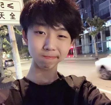 吃葫芦瓜男主播视频,男主播带你领略独特风味